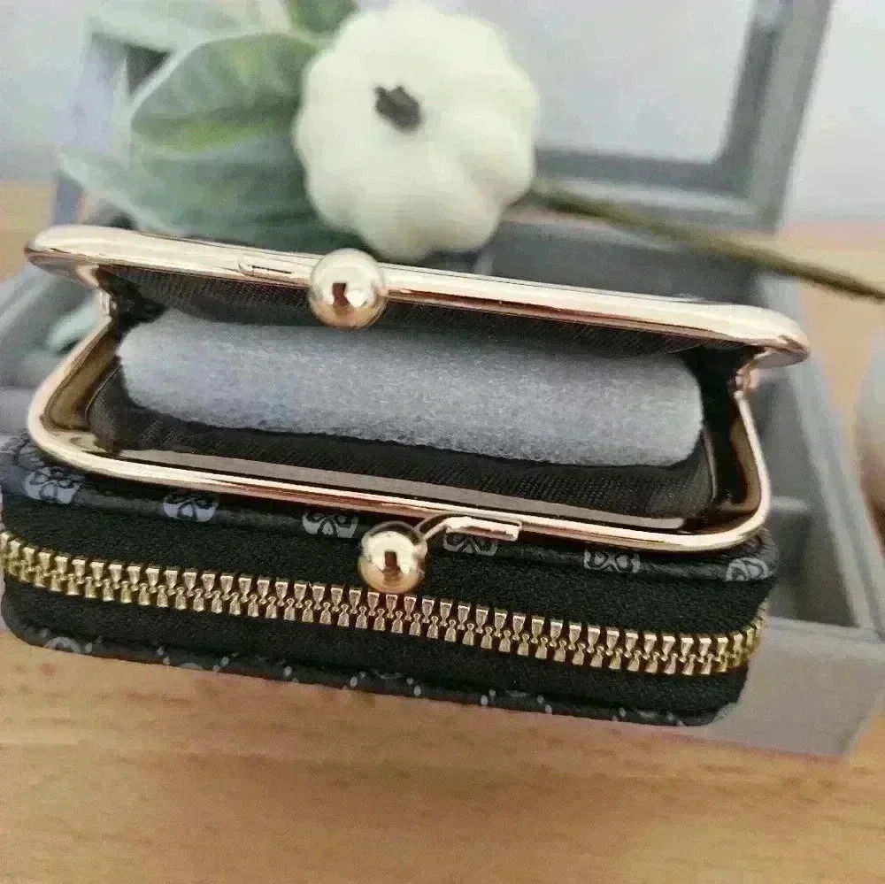Black dual compartment wallet. Kisslock coin purse. Accordion credit card holder - Picture 3 of 4